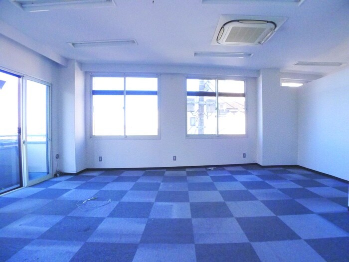 物件内観写真9　(室内からの展望)