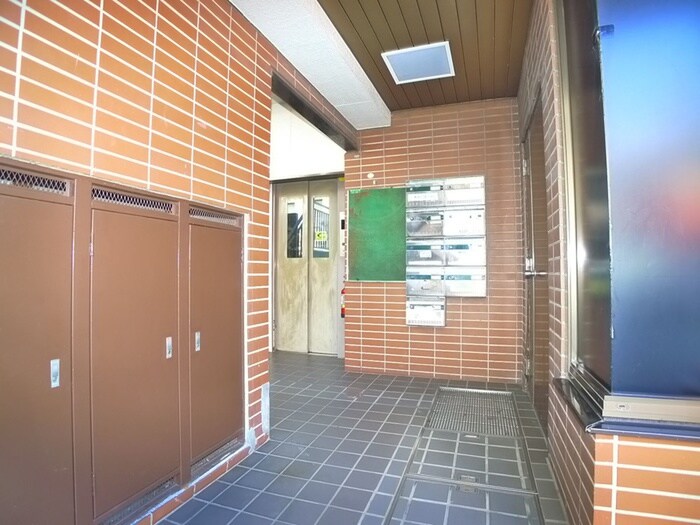 物件外観写真4　(エントランス部分)