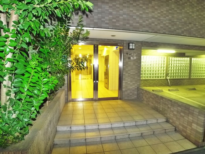 物件外観写真4　(エントランス部分)