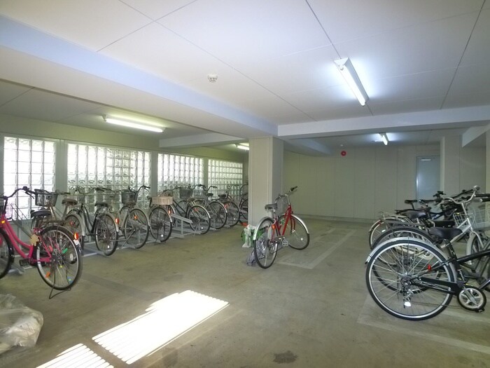 物件外観写真5　(駐輪場)