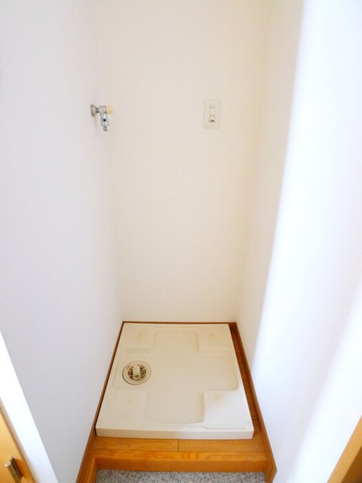 物件内観写真13　(洗濯機置場)