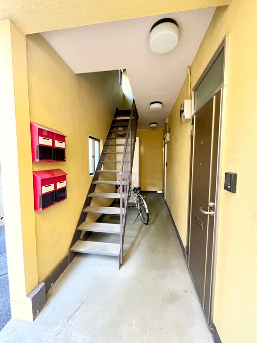 物件外観写真4　(エントランス部分)