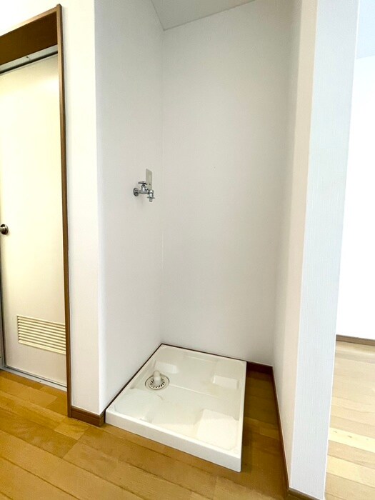 物件内観写真12　(洗濯機置場)