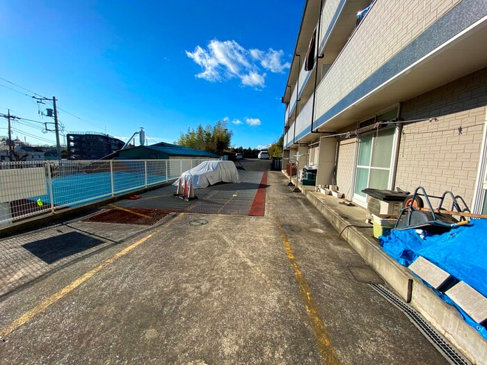 物件外観写真5　(駐車場)