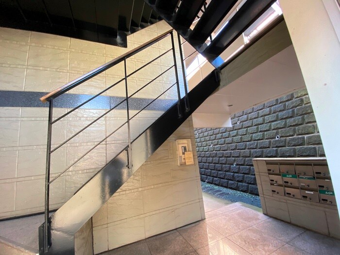 物件外観写真6　(エントランス部分)