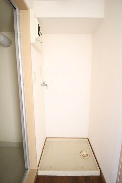 物件内観写真12　(洗濯機置場)