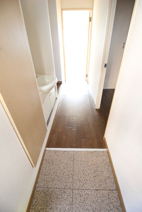 物件内観写真14　(玄関)