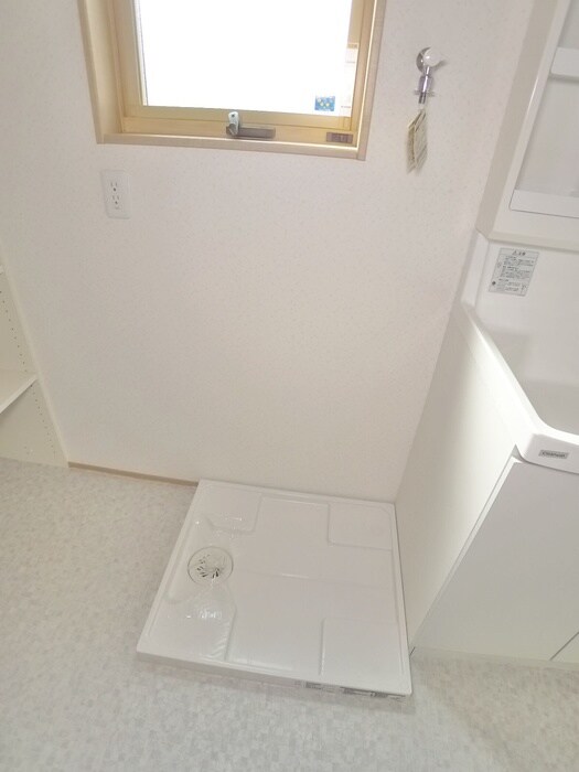 物件内観写真14　(洗濯機置場)