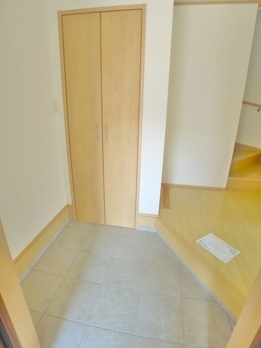 物件内観写真16　(玄関)