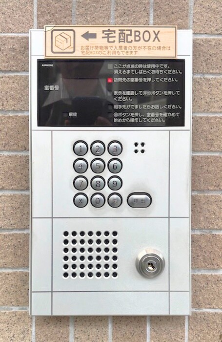 物件外観写真4　(エントランス部分)