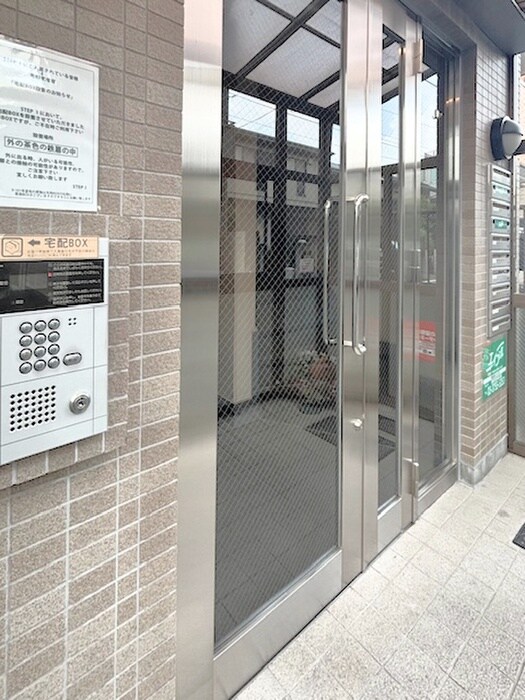 物件外観写真5　(エントランス部分)