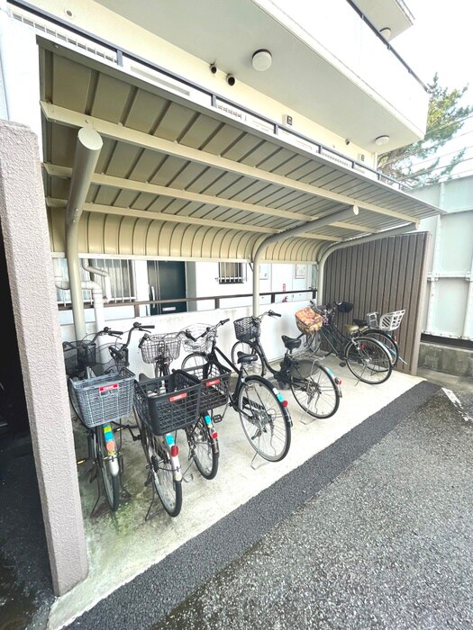 物件外観写真3　(駐輪場)