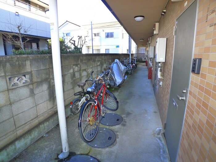 物件外観写真5　(駐輪場)