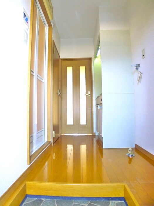 物件内観写真11　(玄関)