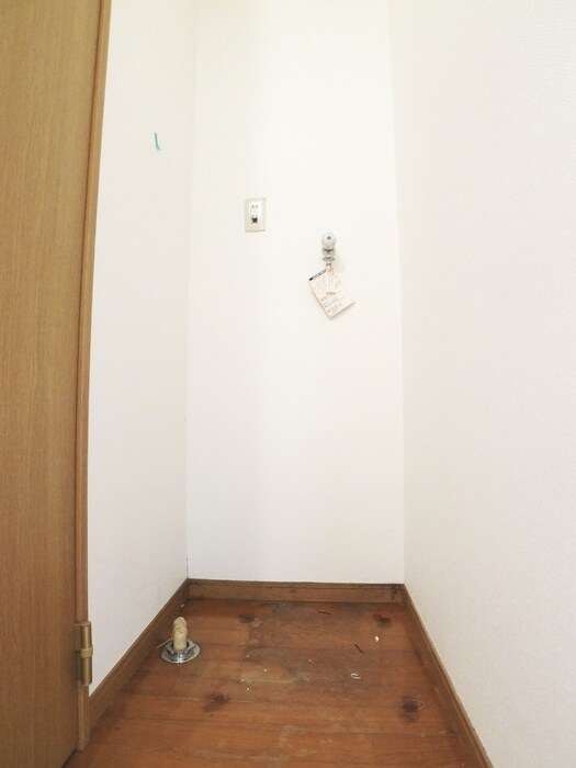 物件内観写真13　(洗濯機置場)