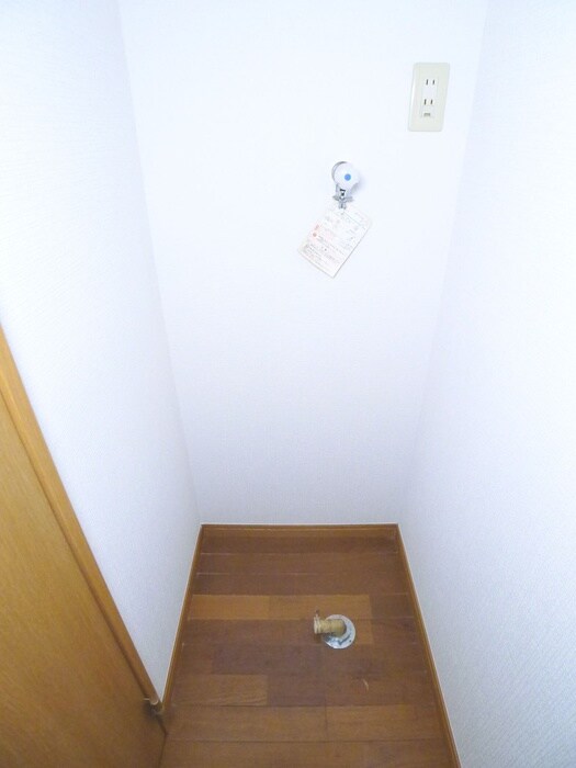 物件内観写真15　(洗濯機置場)