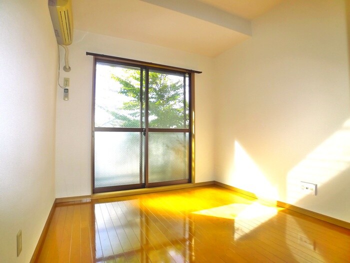 物件内観写真17　(室内からの展望)