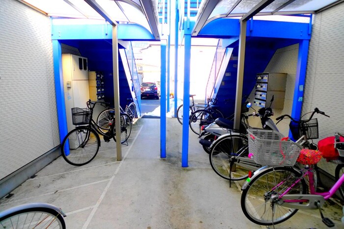 物件外観写真5　(駐輪場)