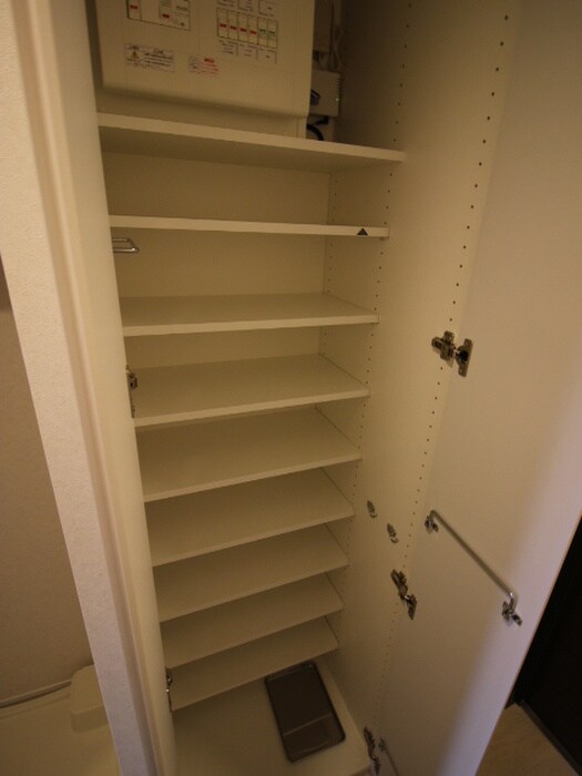 物件内観写真8　(靴箱)