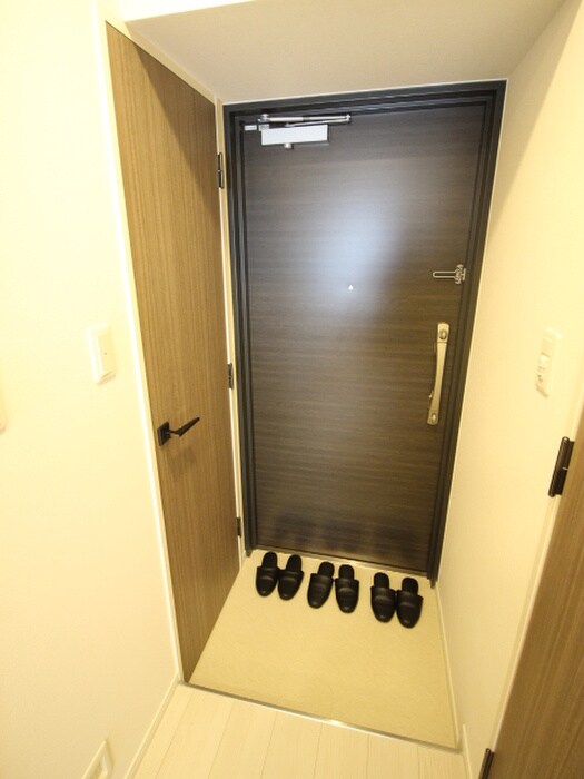 物件内観写真11　(玄関)