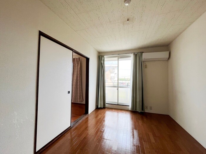 物件内観写真9　(居室)