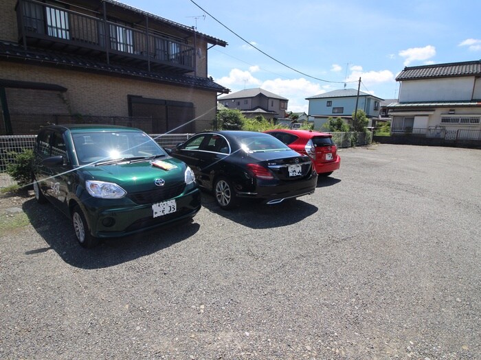 物件外観写真4　(駐車場)