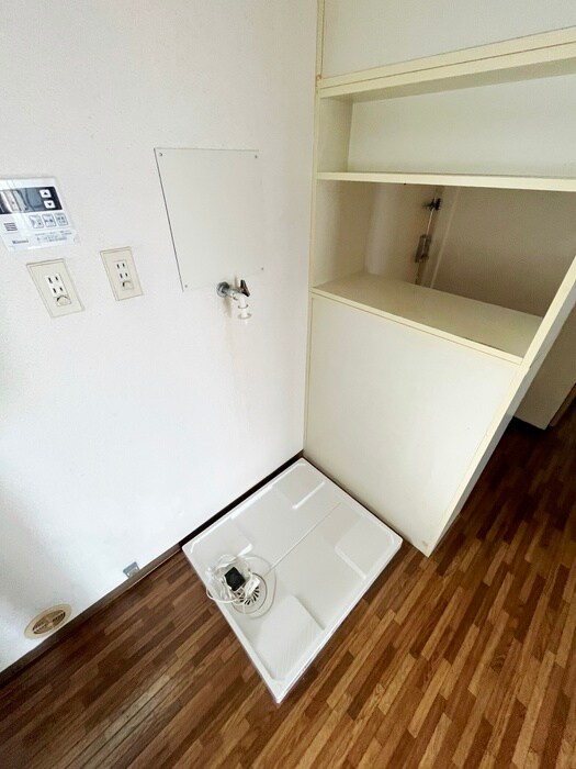 物件内観写真12　(洗濯機置場)