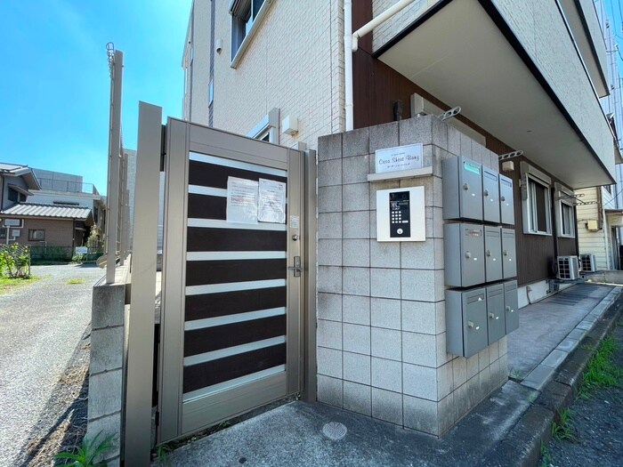 物件外観写真2　(エントランス部分)