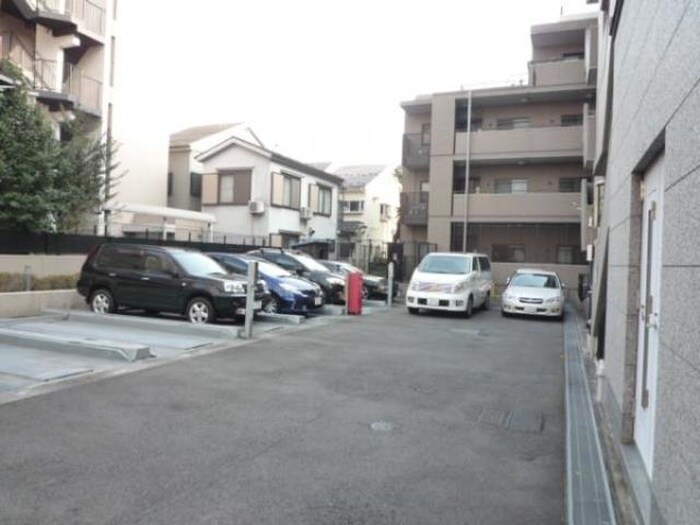 物件外観写真5　(駐車場)