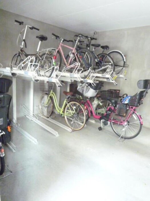 物件外観写真6　(駐輪場)