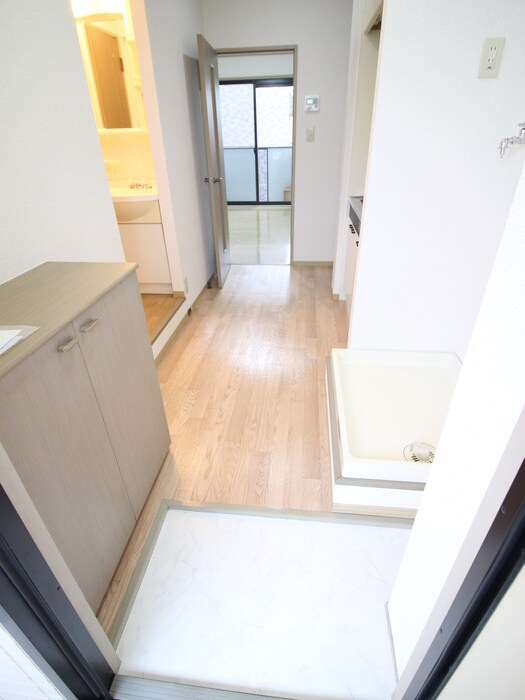 物件内観写真7　(玄関)