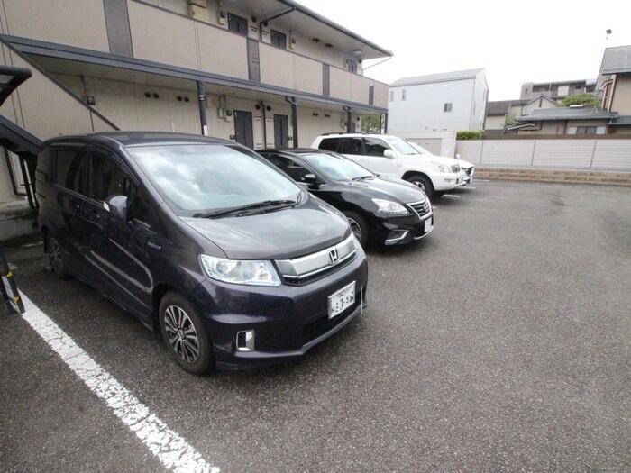 物件外観写真3　(駐車場)