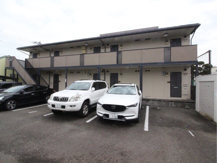 物件外観写真4　(駐車場)