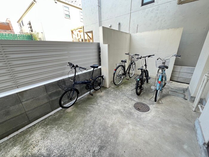 物件外観写真5　(駐輪場)