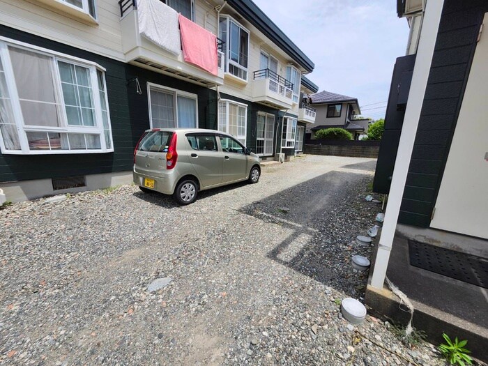 物件外観写真5　(駐車場)