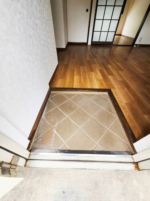 物件内観写真15　(玄関)