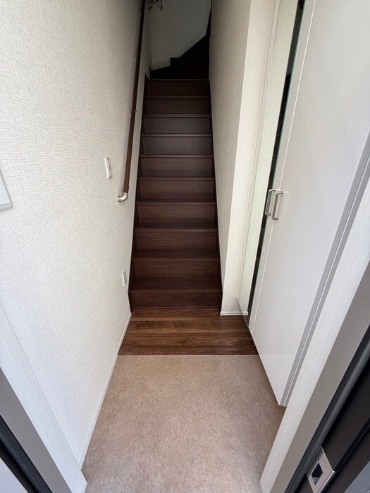 物件内観写真7　(玄関)