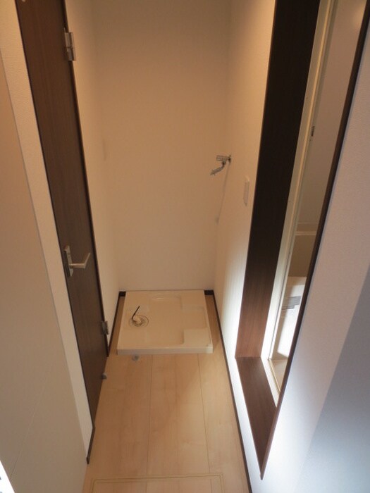 物件内観写真13　(洗濯機置場)