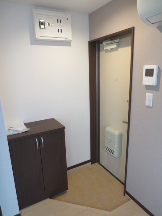 物件内観写真16　(玄関)