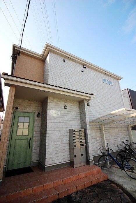 物件外観写真2　(エントランス部分)