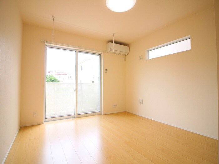 物件内観写真6　(室内からの展望)