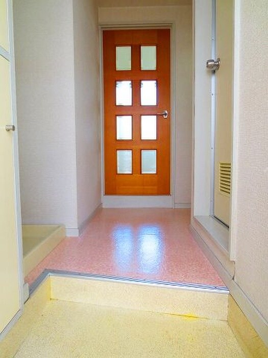 物件内観写真5　(玄関)