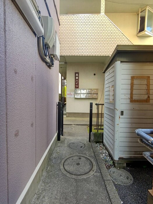 物件外観写真3　(エントランス部分)