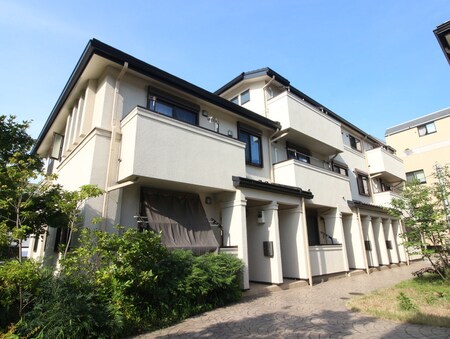Halcyon Place F棟外観写真
