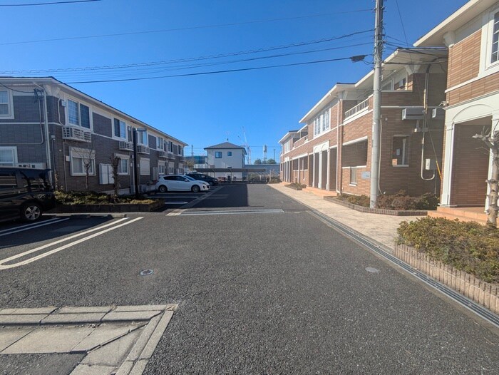 物件外観写真4　(駐車場)