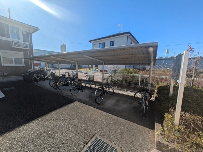 物件外観写真5　(駐輪場)