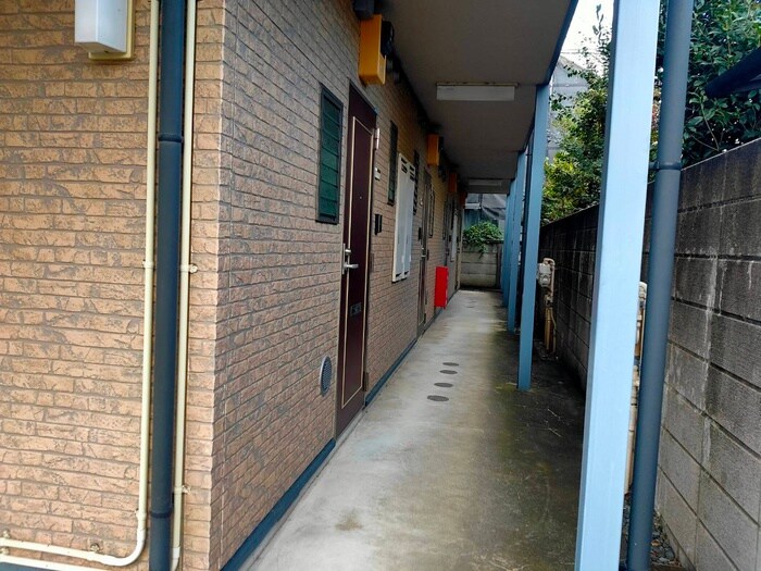 物件外観写真3　(エントランス部分)