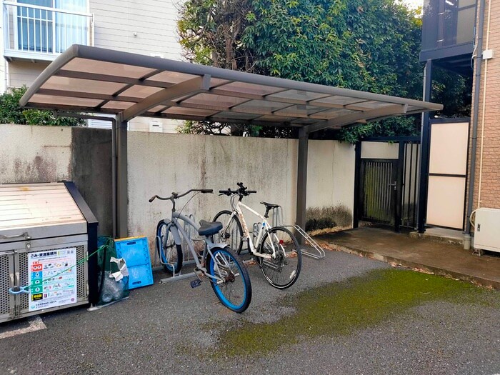 物件外観写真4　(駐輪場)