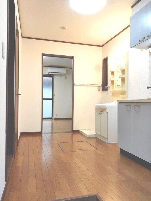 物件内観写真15　(廊下)