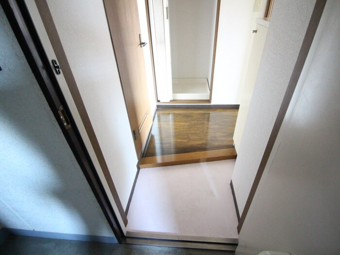 物件内観写真14　(玄関)